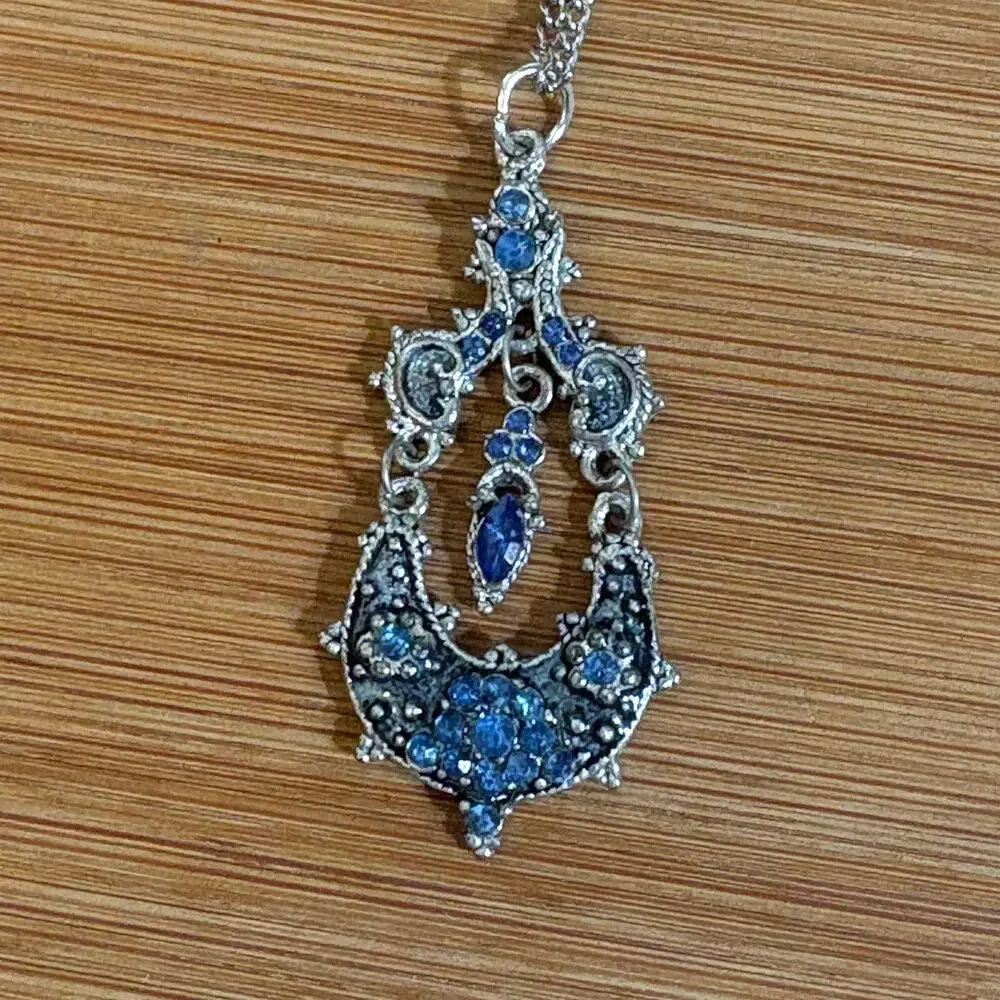 Blue Rhinestone Pendant Necklace Silver Tone Drop Victorian Blue Vintage 24
